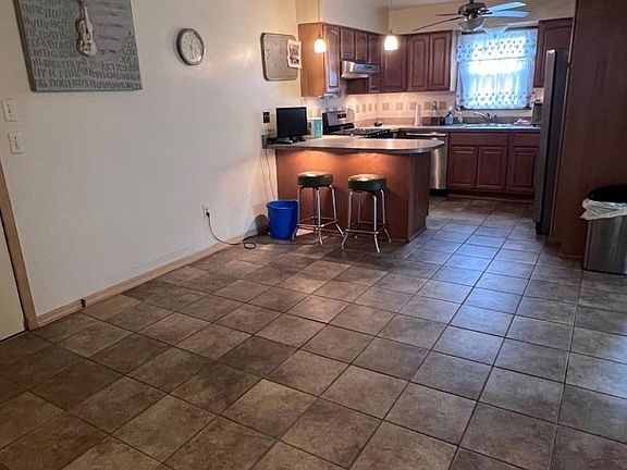 5th image of 263 Colonial Pl