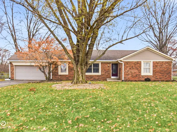 7102 W Meadows Ln, Greenfield, IN 46140