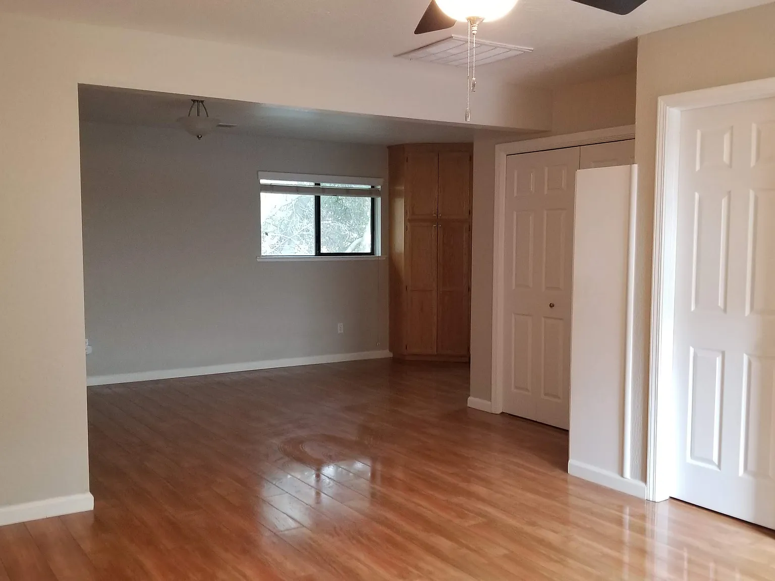 2 bed, 1000 sqft, $1,760 — Photo 2