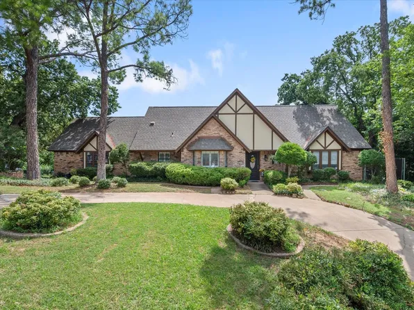 1005 Acorn Ct, Arlington, TX 76012