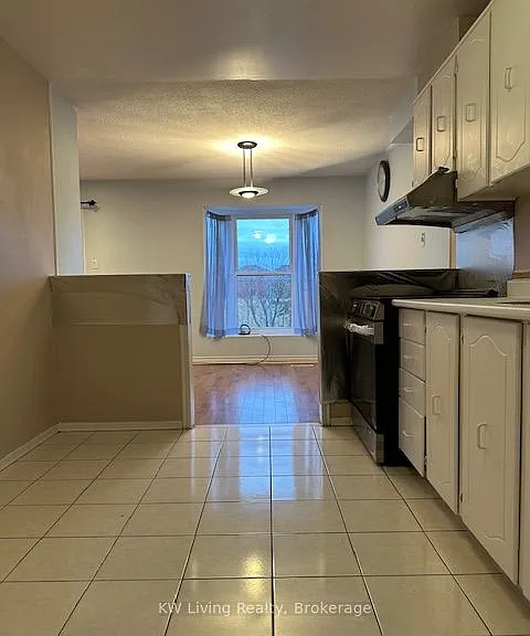 77 Phalen Cres — Photo 3