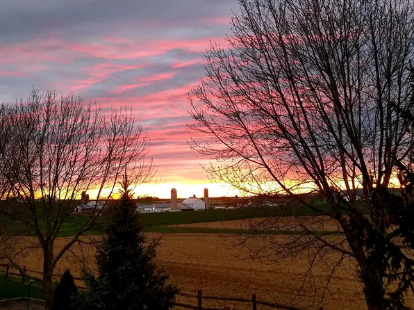 47 Dawkins Dr, East Earl, PA 17519