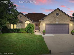 50064 Josephine Dr, Macomb, MI 48044