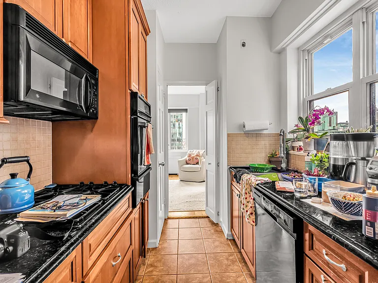 60 E 8th St #18N — Photo 3