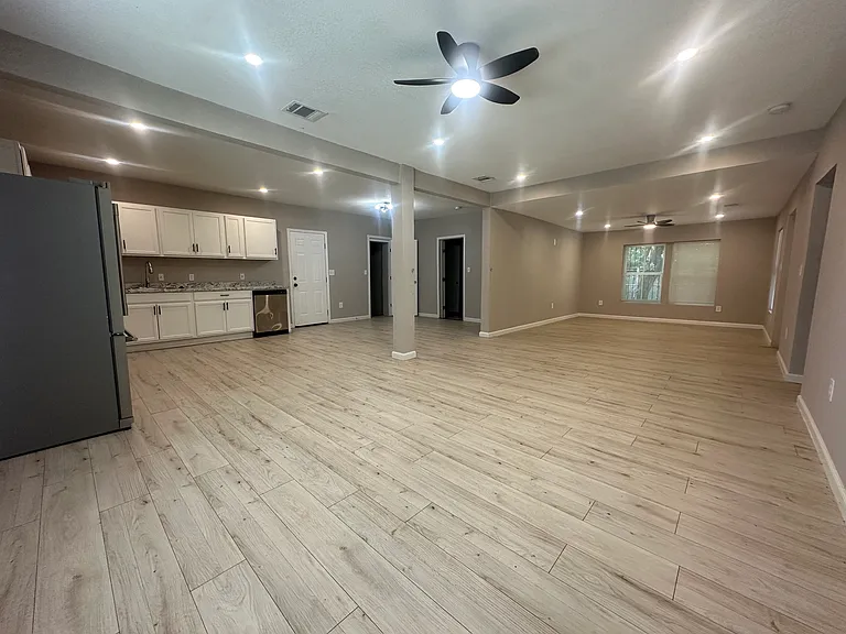 902 S San Eduardo Ave — Photo 5