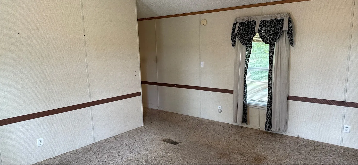 412 Schaal Road - 1 — Photo 2