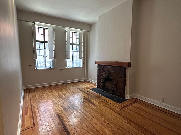 3rd image of 161 W 10th St APT 1D