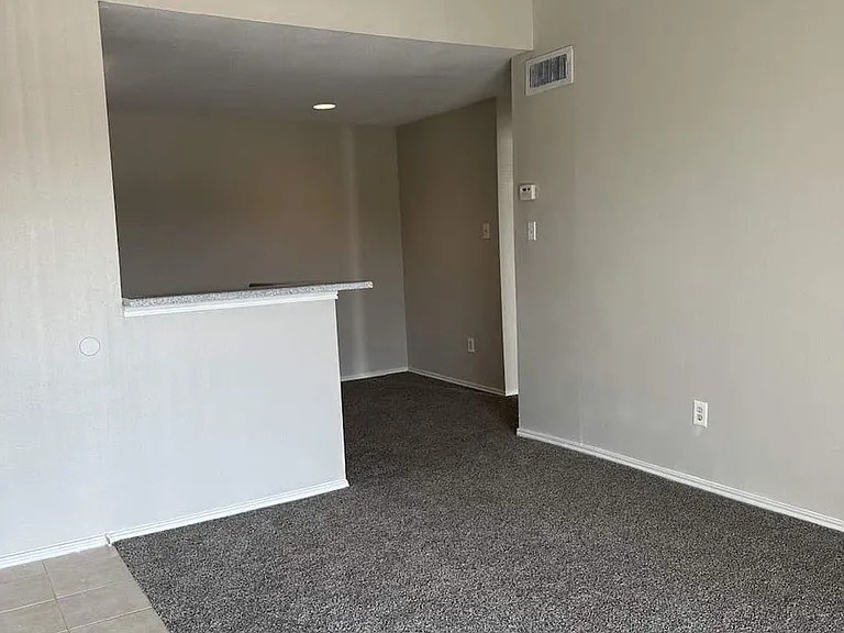 Fairway Square Apartments — Photo 31