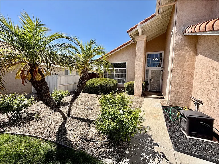 39711 Barberry Ct — Photo 2