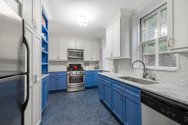 Sold by Compass | media 5