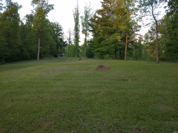 E McNutt Dr, Bloomfield, IN 47424