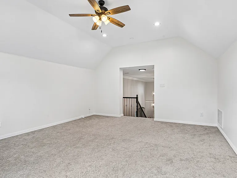 837 Moss Cliff Cir — Photo 29