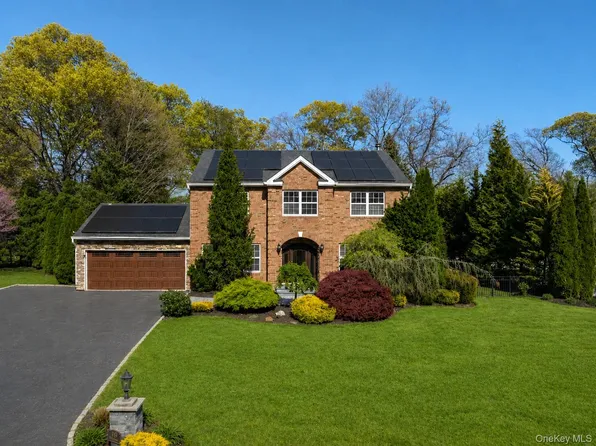 19 Hamilton Place, Lake Grove, NY 11755