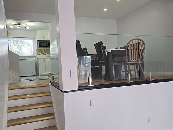 4th image of 141 Galloway Rd Unit 1