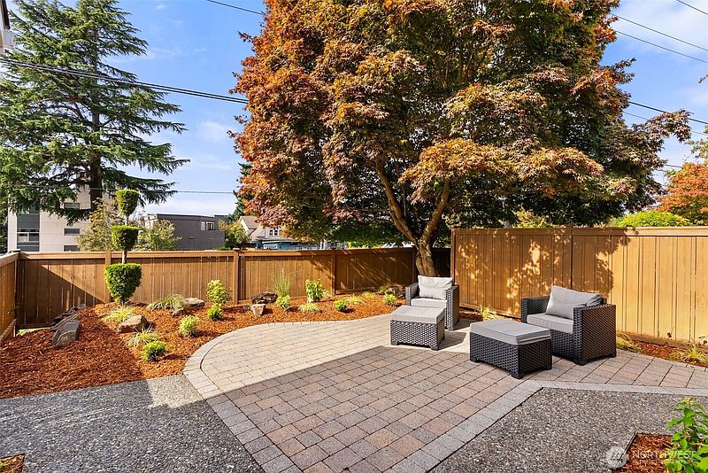 3rd image of 7312 Fauntleroy Way SW