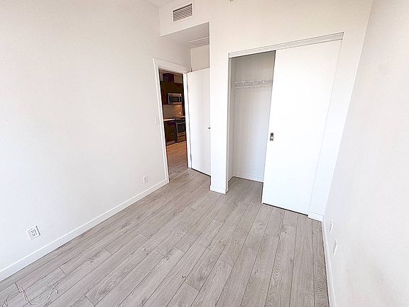 3rd image of 97 W Georgia St #1920