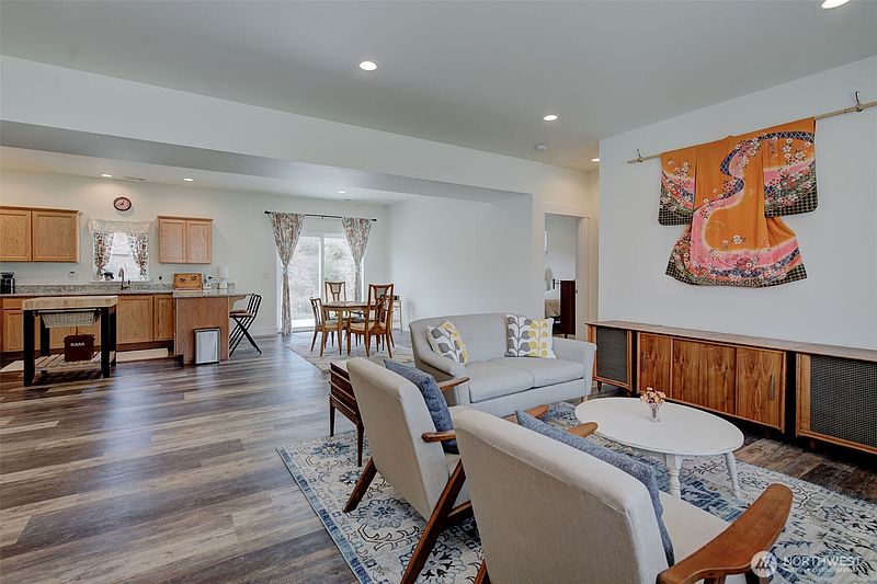 5th image of 9975 Saska Way