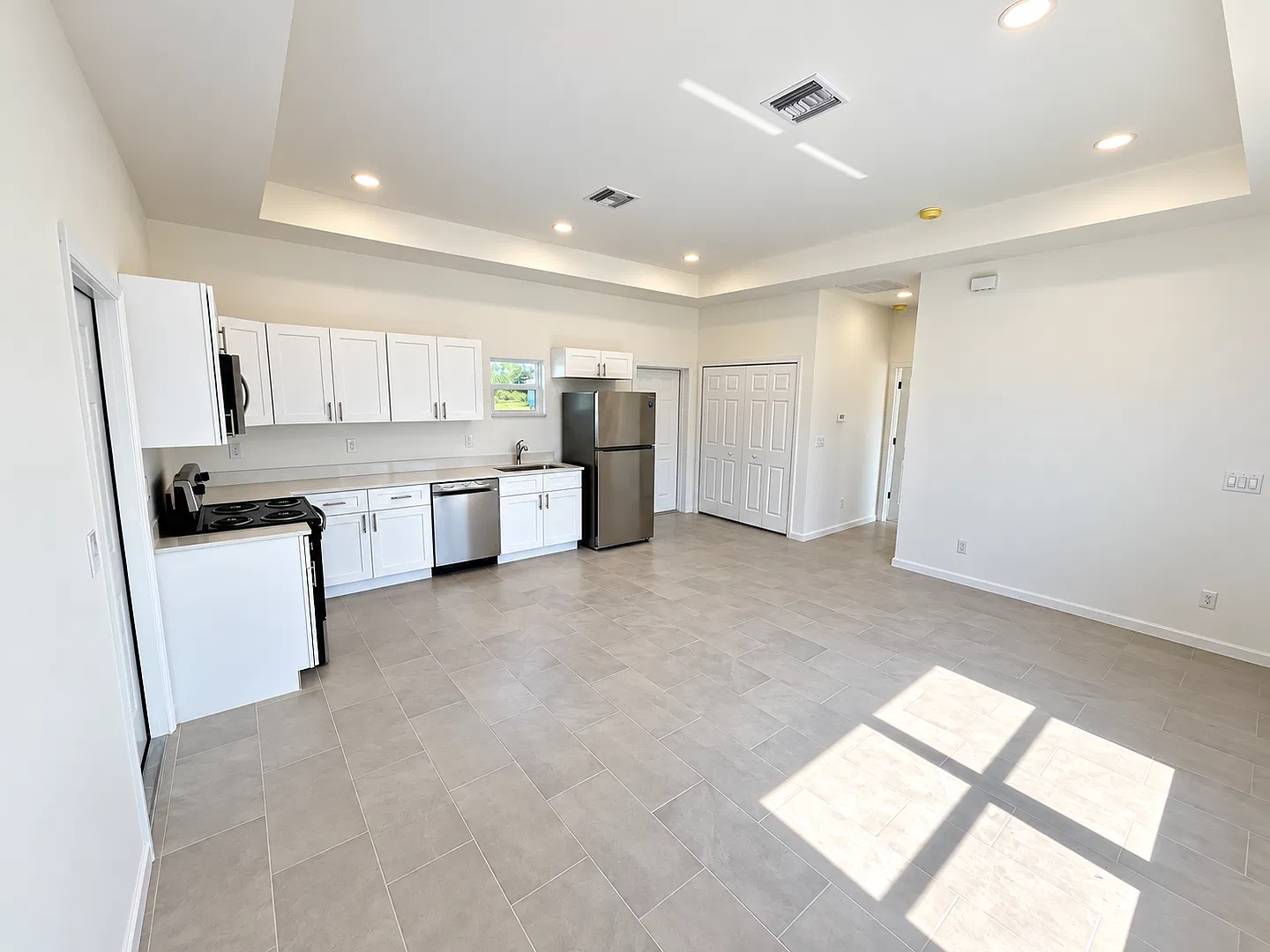One Of A Kind! Brand New 1 Bedroom-1 Bath- 1 Car Garage In Desirable Lehigh Acres! — Photo 2