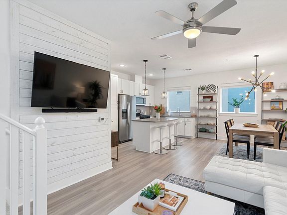 3rd image of 2827 Manor Rd #3102