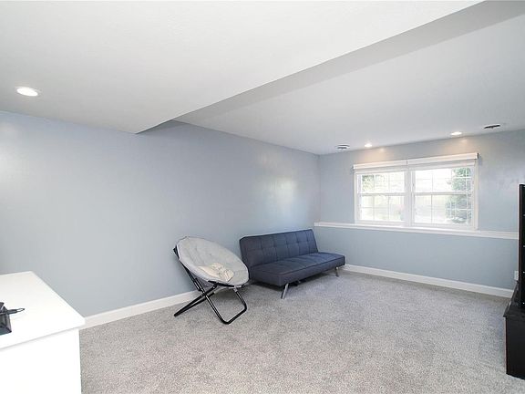 5th image of 759 Crescent Woods Dr