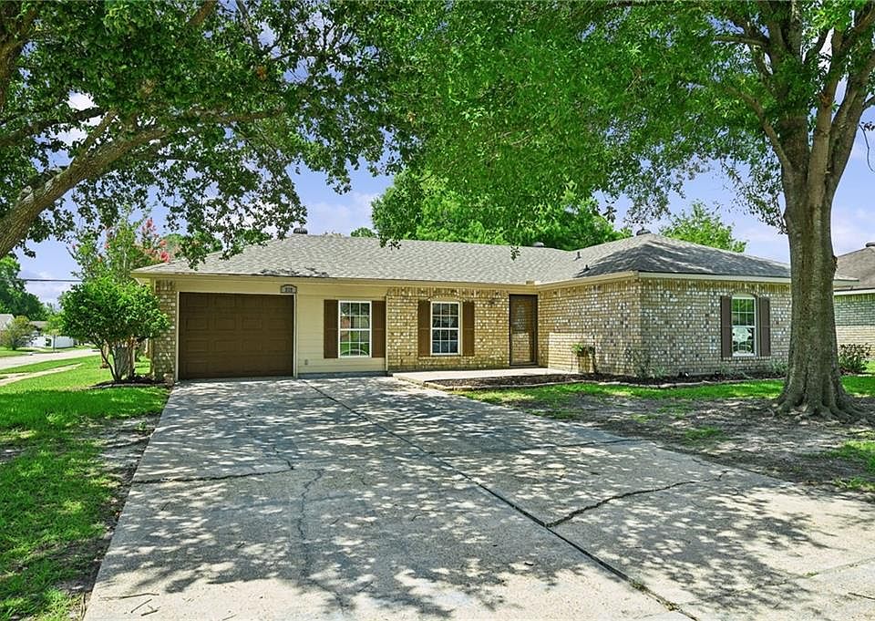 1st image of 228 Scott Dr
