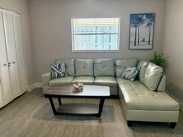 1 bed, 800 sqft, $1,900 — Photo 2