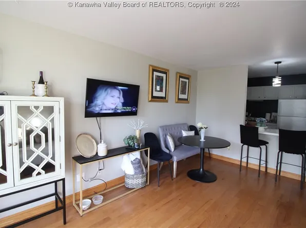 1800 Roundhill Rd APT 705, Charleston, WV 25314