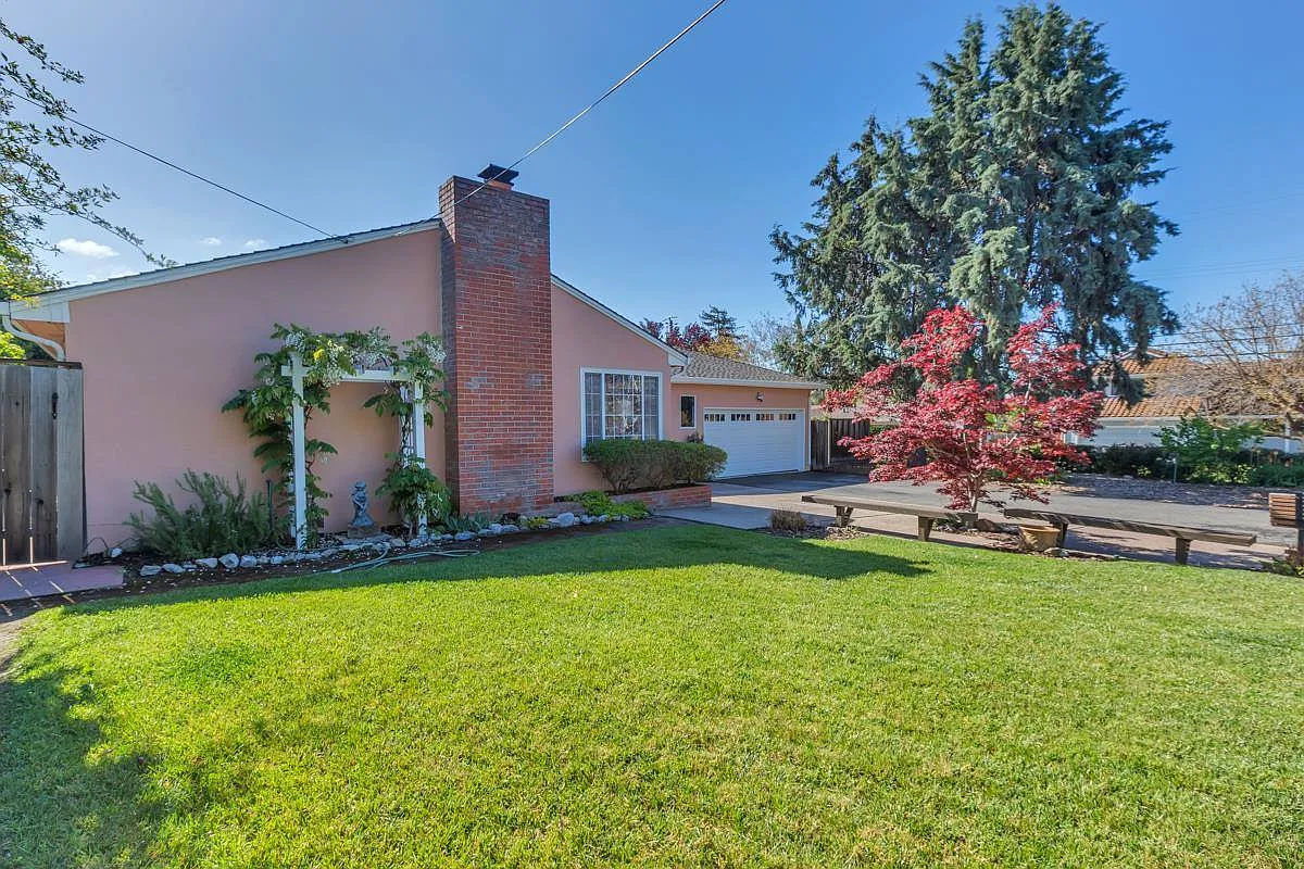15110 Rosemar Ave photo 1