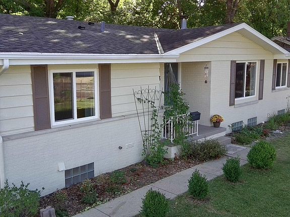 2nd image of 2923 W Cambridge Ct