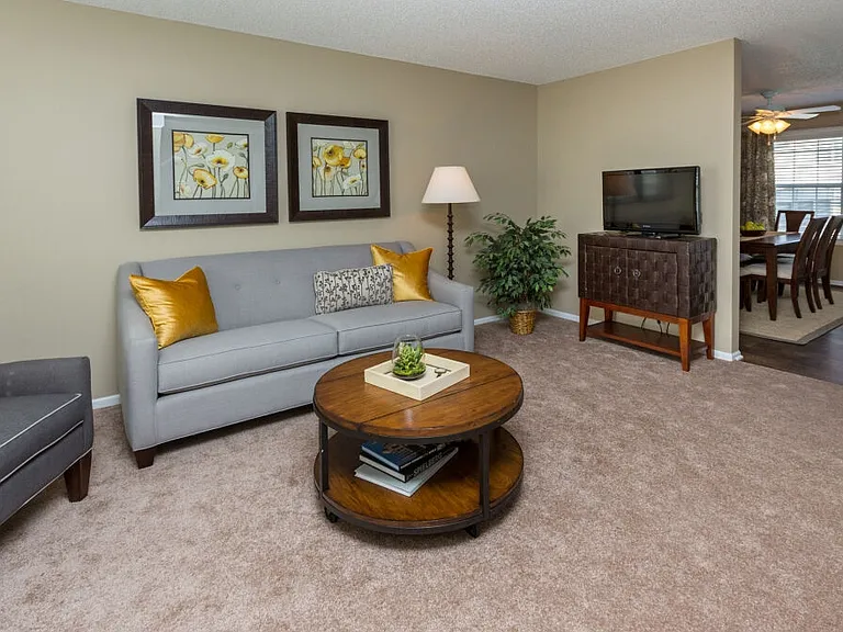 Ashworth Pointe & Foxboro Townhomes — Photo 9