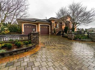 880 12th St, West Vancouver, BC V7T 2N1