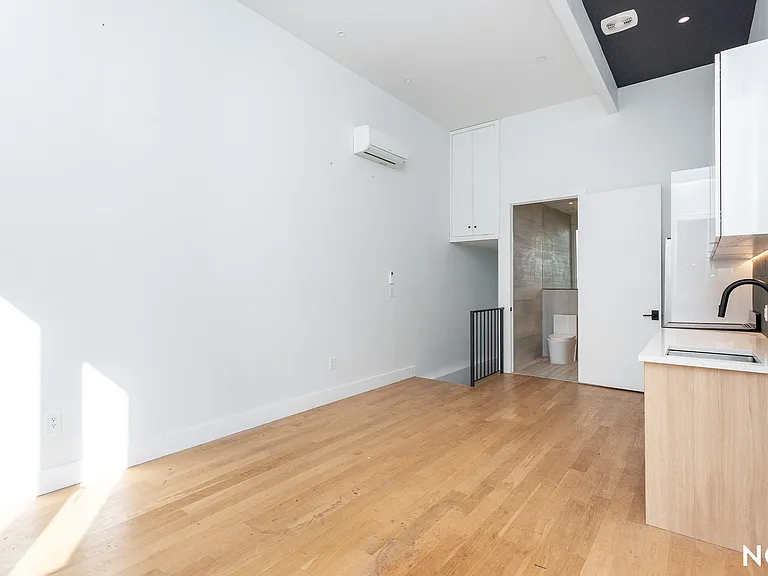 987 Bedford Ave #1F — Photo 3