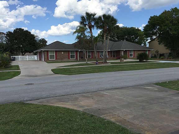 Side entry (3 +) garage