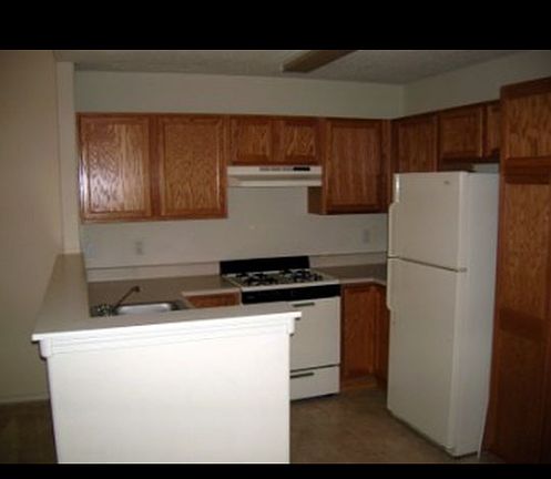3rd image of 7817 Louisiana Blvd NE Unit 1401