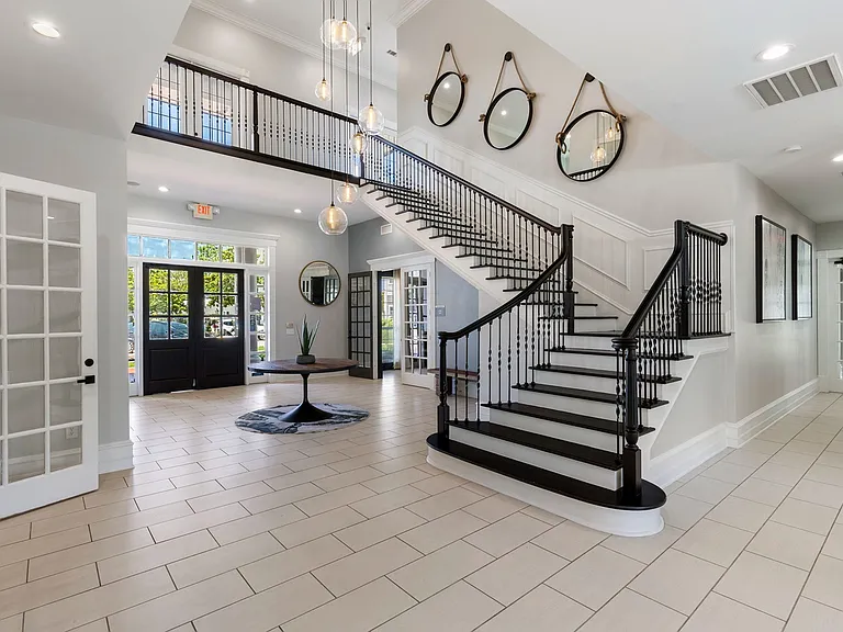 Leasing Center