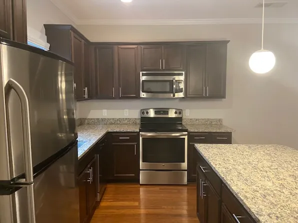 Stunning 3 bed/2.5 bath townhouse with Gated Parking and Energy Efficiency, 607 E Broad St, Savannah, GA 31401