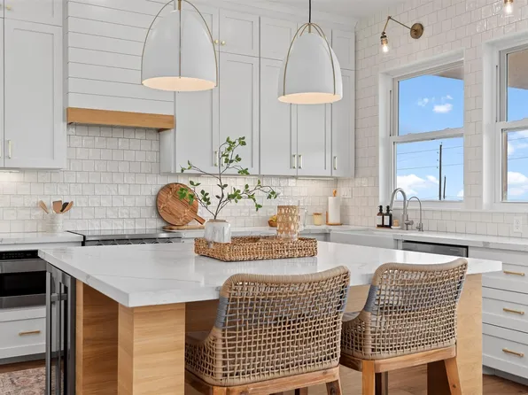 23004 Verano Dr, Galveston, TX 77554