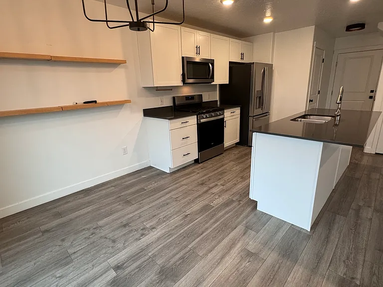 1102 E Dogwatch Dr — Photo 3