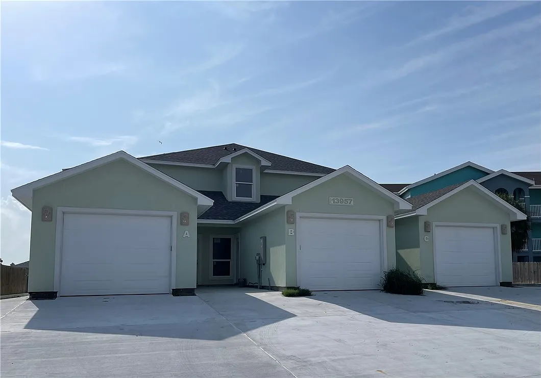 3 bed, 2.5 bath, 5745 sqft, $2,800 — Photo 1