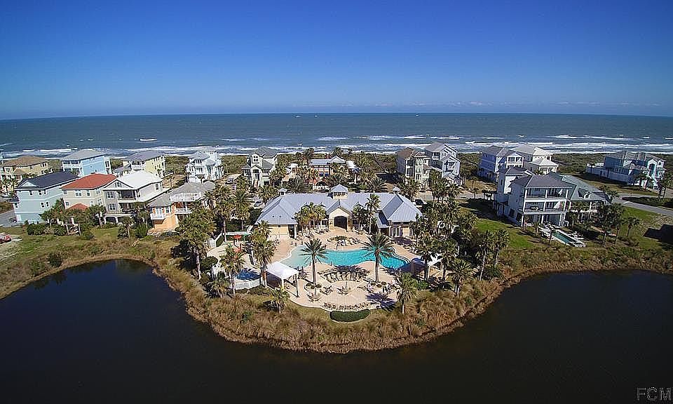 Resorts ocean & lake pools