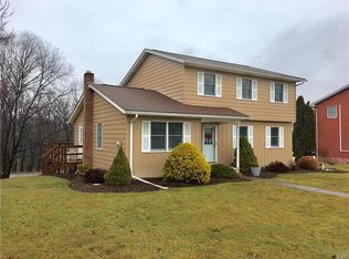 1320 Pin Oak Ln, Slatington, PA 18080