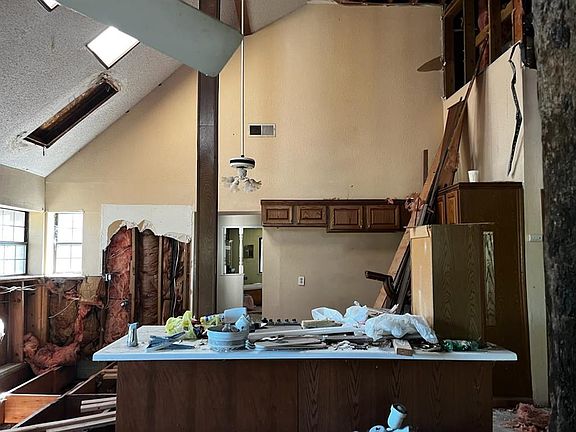 5th image of 12 W Grant St