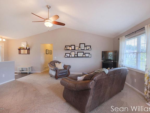 3rd image of 3937 Bantam Dr