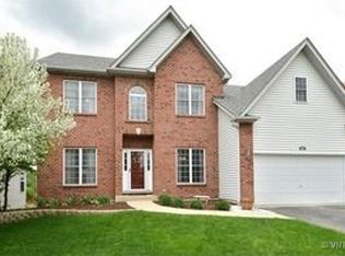 474 Parkwood Cir, South Elgin, IL 60177