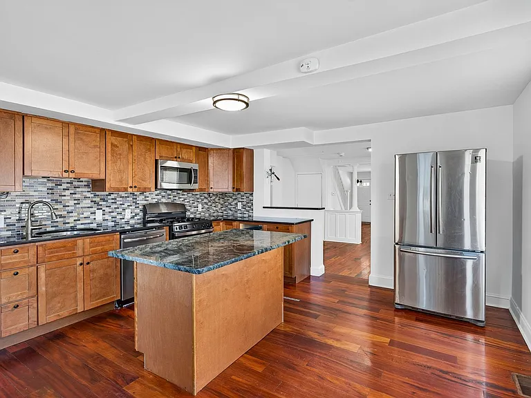 223 N New St — Photo 18