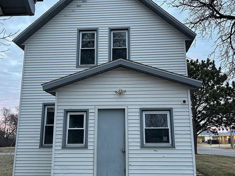 403 College Ave N — Photo 5