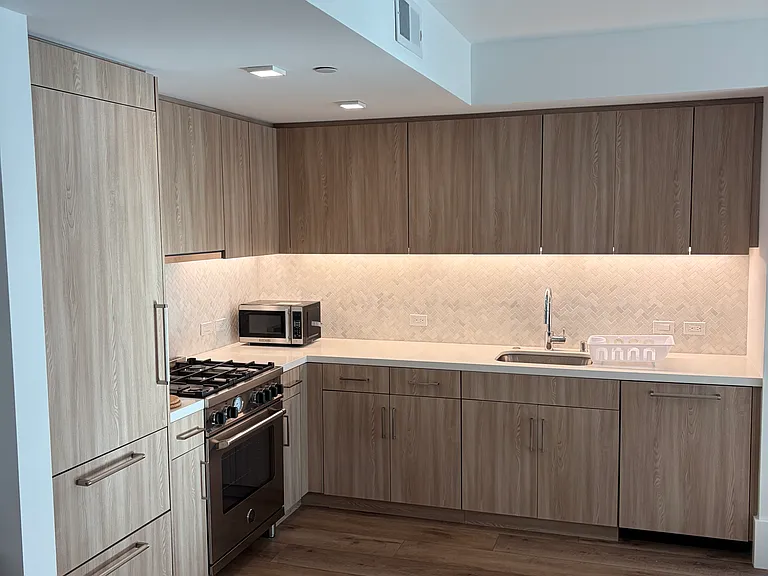 1288 Howard St #504 — Photo 2
