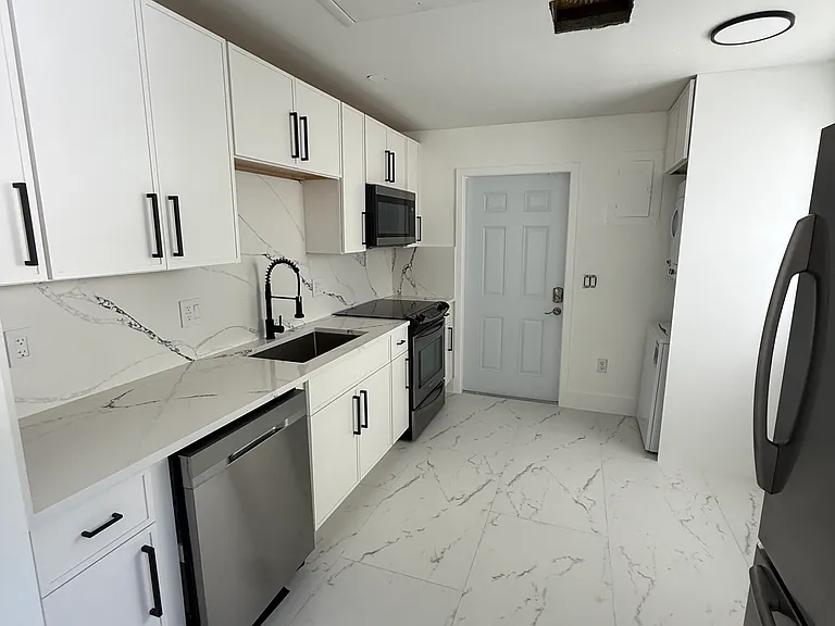 1072 N Alhambra Cir #A — Photo 6