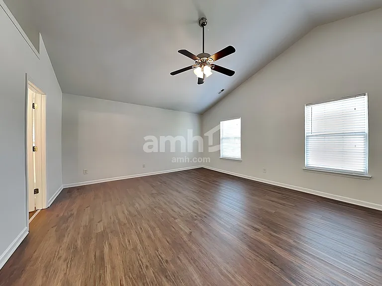 2526 Ingleside Dr — Photo 12