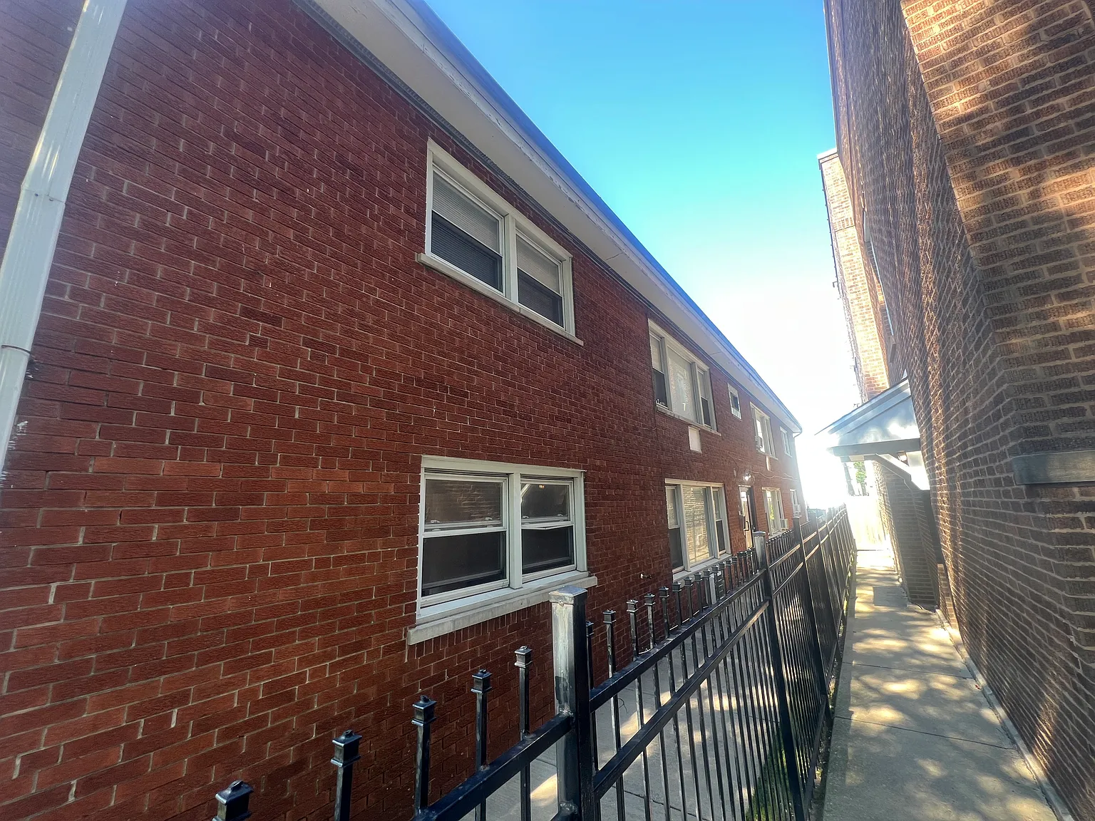 2 bed, 1050 sqft, $1,400 — Photo 2